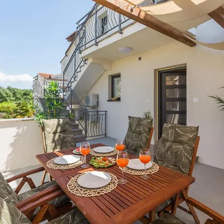 Radovan 1 Apartman *